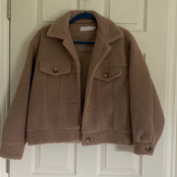 Cropped Sherpa coat. Heavy and warm! Worn only once - Picture 1 of 2